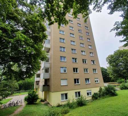 S-Giebel: 11. OG: VERMIETETE - 2-Zimmer-Wohnung in einem Mehrfamilienhaus mit herrlicher Aussicht!