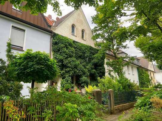 Günstig dank Wohnrecht! Sanierungsbedürftiges Haus mit großem Garten!