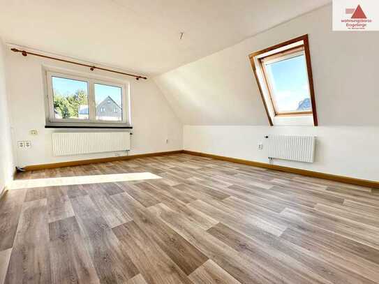 Gemütliche 2-Raum-Wohnung mit modernem Bad im Dachgeschoss - Sehmatal-Neudorf!!