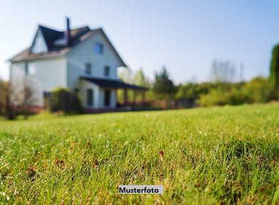 Freistehendes Einfamilienhaus mit Gartenland