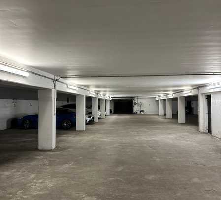 Tiefgaragenstellplatz in Top-Lage in L11 zu vermieten