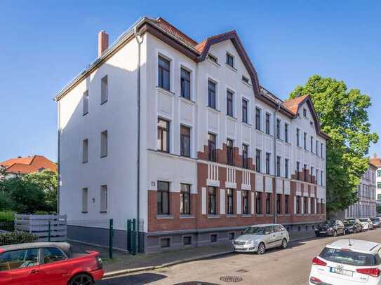 Attraktives Altbau-Investment: Vermietete 2-Zimmer-Wohnung mit Süd-Balkon