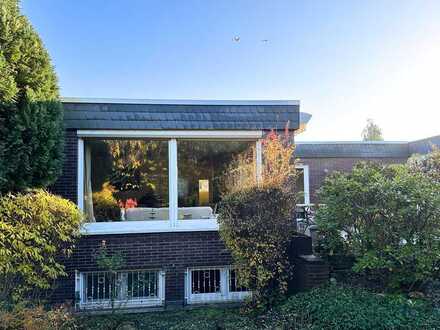 Wohn(t)raum in Top Lage - Flachdachbungalow mit traumhaften Garten und Garage mit endlosem Potential
