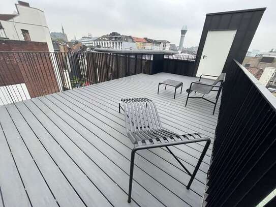 Theaterplatz: Altbau-Wohnung mit "Pariser Balkon" & Dachterrasse.