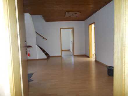 Preiswerte 7-Zimmer-Wohnung in Oberndorf