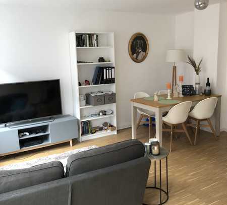 Stylische Studiowohnung mit großem Wohn-Kochbereich in renoviertem Altbau!