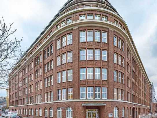 Moderne Büroflächen hinter historischer Fassade