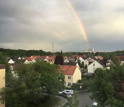 Stilvolle 2-Zimmer-Wohnung mit Balkon und Einbauküche in Feldmoching/ Lerchenau, München