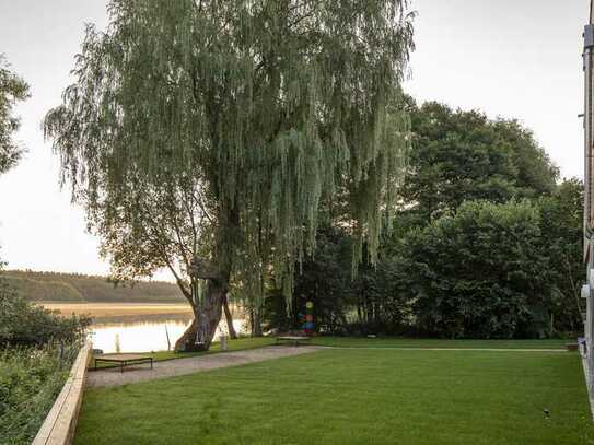 Dachgeschosswohnung mit Garten direkt am See