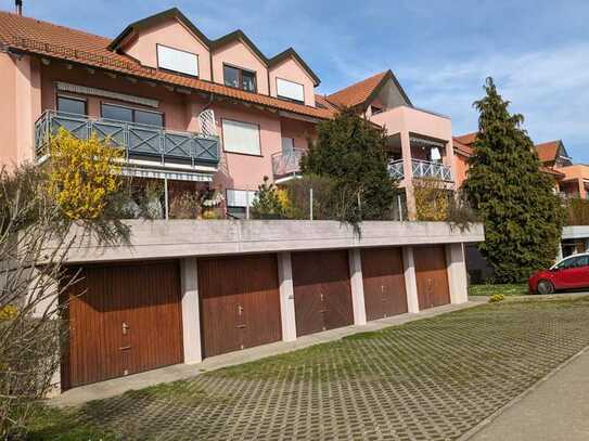 Geschmackvolle Wohnung mit zwei Zimmern sowie Balkon und EBK in Schwaikheim