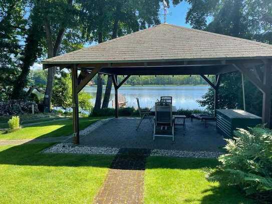 Wunderschönes Wassergrundstück mit bezugsfreien Bungalow