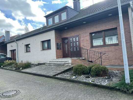Zweifamilienhaus mit Einliegerwohnung!! Familientraum in ländlicher Lage von Ratingen-Breitscheid!!