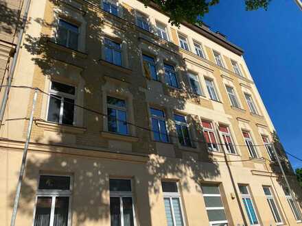 Helle Wohnung mit Balkon und Blick ins Grüne in schöner Lage!