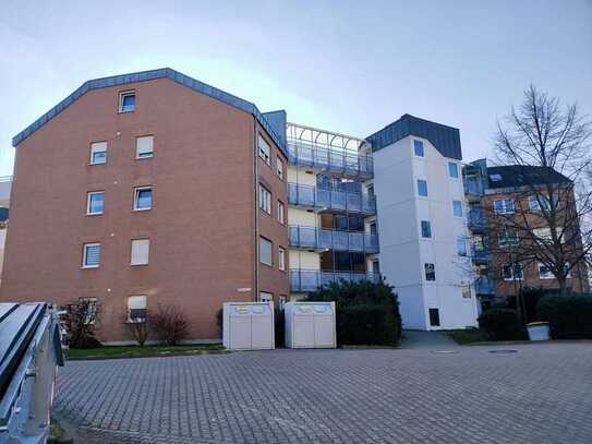 Sanierte 2-Raum-ETW im EG mit 2 Terrassen & Tiefgaragenstellplatz in TOP-LAGE!