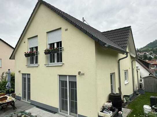 Günstiges, neuwertiges 6-Raum-Einfamilienhaus in Eningen unter Achalm