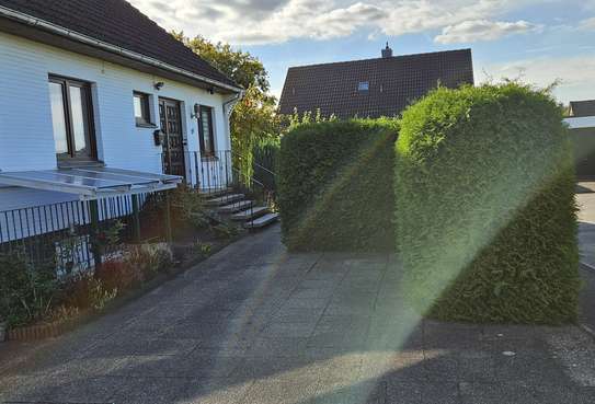 Großzügiges, solides Einfamilienhaus, Garage, Garten, ruhige gute Lage, ausgebautes Souterrain