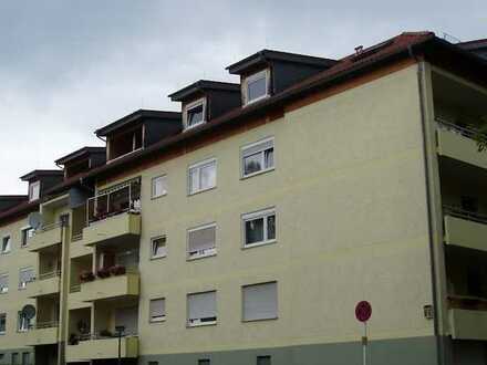 Große 2 Zi. Dachgeschosswohnung mit Loggia in ruhiger Anliegerstraße