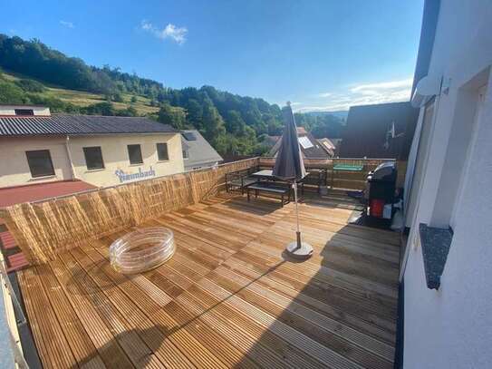 3-Zimmer DG Wohnung mit großer Dachterrasse und zweite Ebene