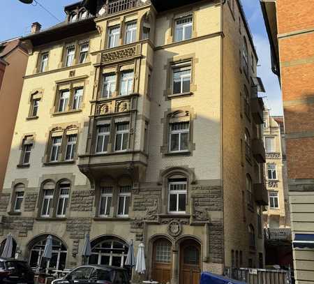 Wunderschöne 3-Zimmer Altbauwohnung (Stuck, hohe Decken) mit Balkon direkt am Marienplatz