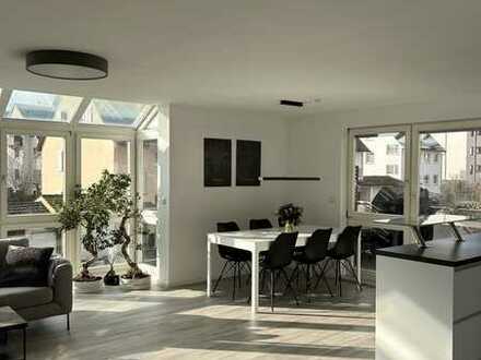 Helle renovierte 4-Zimmer-Wohnung mit Balkon und Einbauküche in Stuttgart