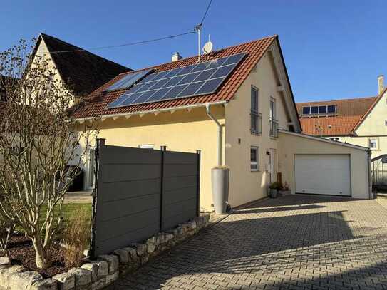 Gepflegtes Haus mit vier Zimmern und Einbauküche in Rottenburg am Neckar