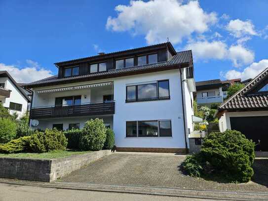 Seltene Gelegenheit! Haus mit 3 renovierten Wohnungen, Doppelgarage und Garten in ruhiger Lage