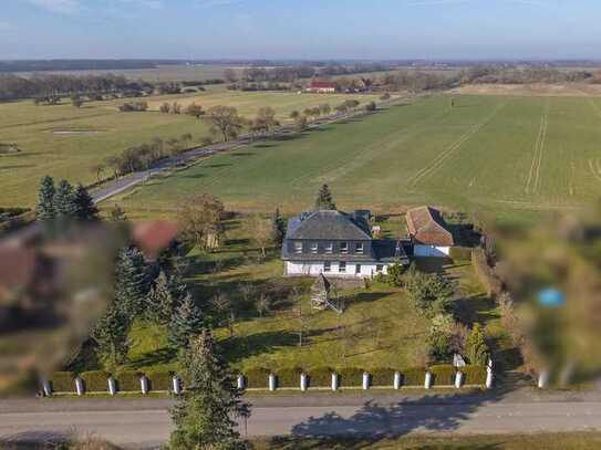 KENSINGTON - Exklusiv - 
Idyllisches Wohnhaus auf ca. 7.333 m² Grundstück nahe der Elbe