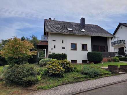 Schönes Freistehendes Ein - Zweifamilienhaus