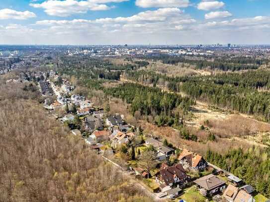 ca. 2830 m² großes Grundstück mit verwertbaren Altbeständen, in exklusiver Lage in Waldperlach!