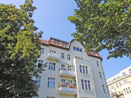 Praxisfläche in toller Lage dicht Helmholtzplatz: in stolzem Altbau, provisionsfrei!