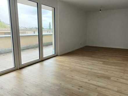 Moderne 2 Zimmer Penthouse Wohnung mit Balkon und TG-Stellplatz