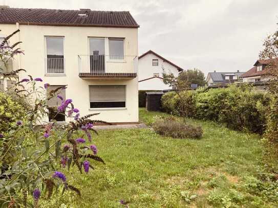 Reihenendhaus aus den 60ern mit toll großem Garten, 3 Schlafzimmern, Keller, Garage, DG ausgebaut