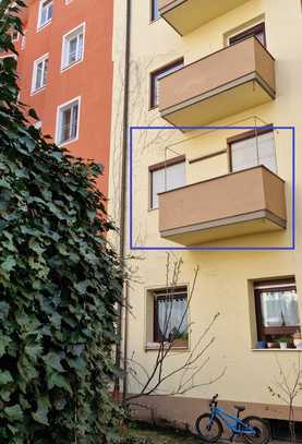 3-Zimmer-Wohnung im 1.OG mit Einbauküche und Balkon in Steinbühl