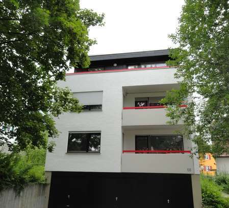 Modernisierte 2,5-Zimmer- OG Wohnung mit Terasse und Einbauküche in Reutlingen