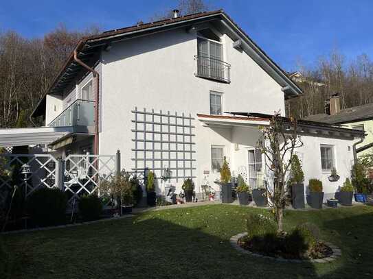 Gepflegte Doppelhaushälfte in Traunstein mit Garten, Terrasse und Garage