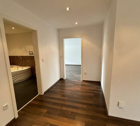 Schöne 2,5 + 1 Zimmer Wohnung in Feldrandlage mit Balkon und Blick ins Grüne