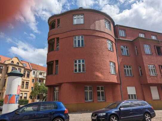 Sonnige, ruhige, große 3-Raum-DG-Wohnung mit kleinem Balkon in Uninähe sucht Sie!