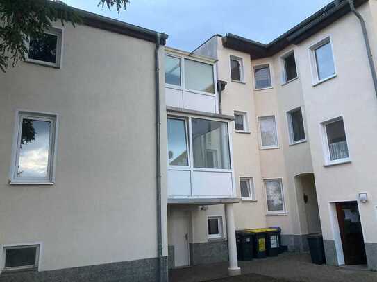 Eine helle und ruhige 1-Raum-Wohnung, Erdgeschoss, EBK, Halle