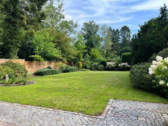 Repräsentatives Zuhause mit traumhaftem Garten und Terrasse - Mitten in Wellingsbüttel