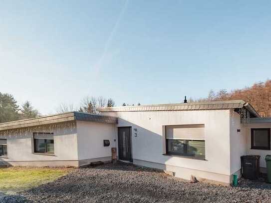 Modernisierter Bungalow mit großem Grundstück im Grünen