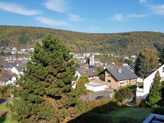 Hochwertige 2 Zi. K/B Wohnung mit Tageslichtbad, großem Balkon und Traumblick! Provisionsfrei!!