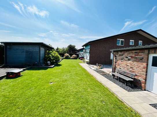 Großzügiges Ein-Zweifamilienhaus mit viel Stellplatz, Garage, Carport und Garten