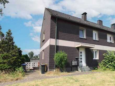 Grünes Wohnen: DHH mit 2 Wohneinheiten und eigenem Garten in ruhiger Vorstadtlage