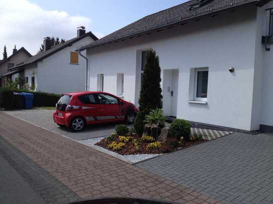 Prüm, schöne helle EG 2-Zimmer Wohnung mit großem Balkon und schöner Aussicht