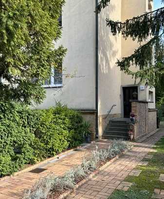 Wunderschöne Dachgeschosswohnung in Lichterfelde mit Wohnküche, Terrasse & Garten