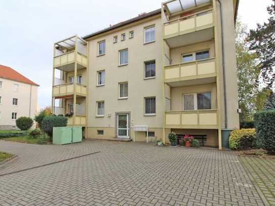 Attraktive Zweiraumwohnung mit großer Wohnküche, Balkon & Stellplatz