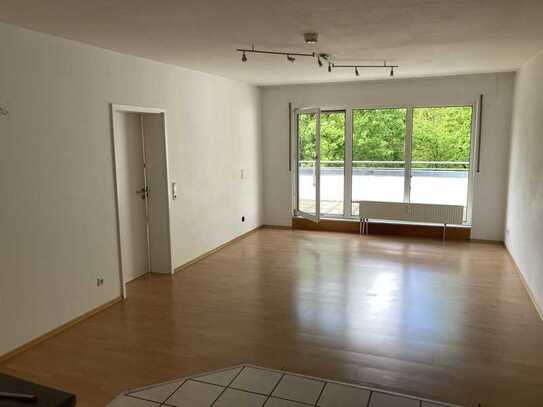 Komfortable 2-Zimmer-Wohnung mit Terrasse, Einbauküche, TG in Saarbrücken, Uni und City nah