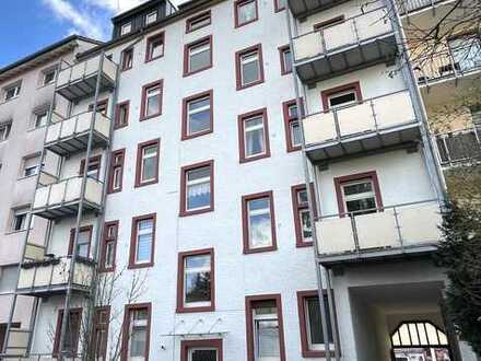 *Renovierte 3 Zi.-Wohnung mit Balkon und neuer EBK - OF-zentrumsnah * WG-geeignet