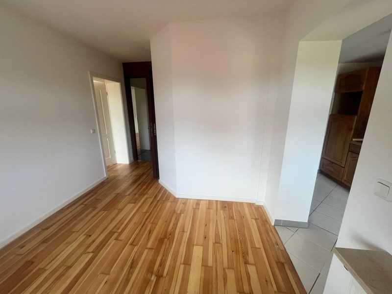                                                               Neuwertige 3.5-Raum-Wohnung mit Balkon und Einbauküche in Hohenschäftlarn-82069                                                       in Schäftlarn (München)