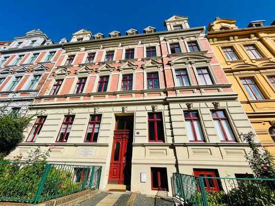 2 Zimmer in wunderschöner, sonniger ruhiger Lage mit Balkon und Bad mit Wanne, Dusche & Fenster!